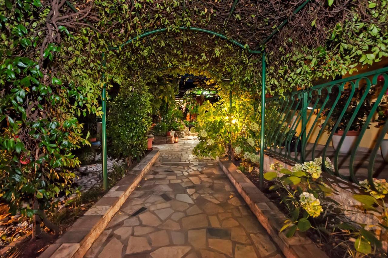 Apartments And Rooms Villa Dea Adults Only โรวีน ภายนอก รูปภาพ