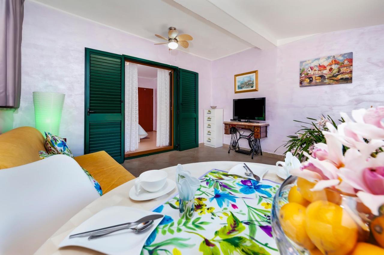 Apartments And Rooms Villa Dea Adults Only โรวีน ภายนอก รูปภาพ