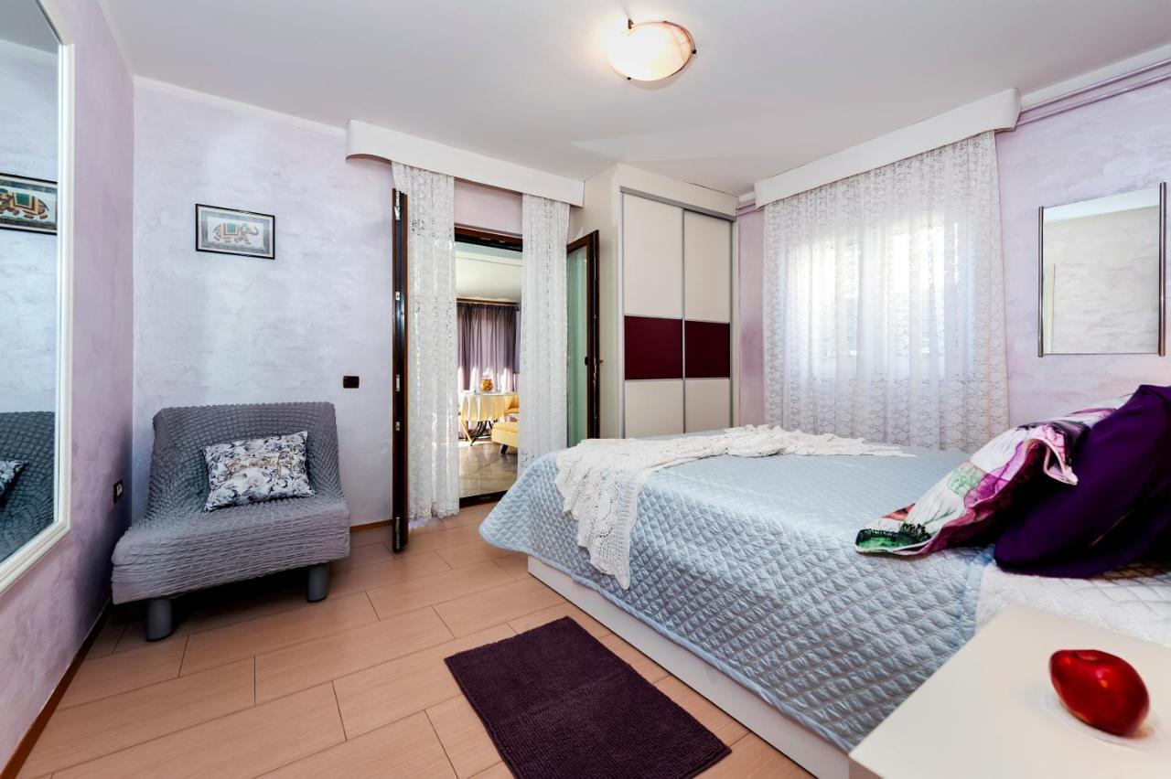Apartments And Rooms Villa Dea Adults Only โรวีน ภายนอก รูปภาพ