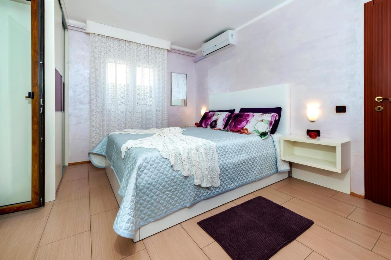 Apartments And Rooms Villa Dea Adults Only โรวีน ภายนอก รูปภาพ