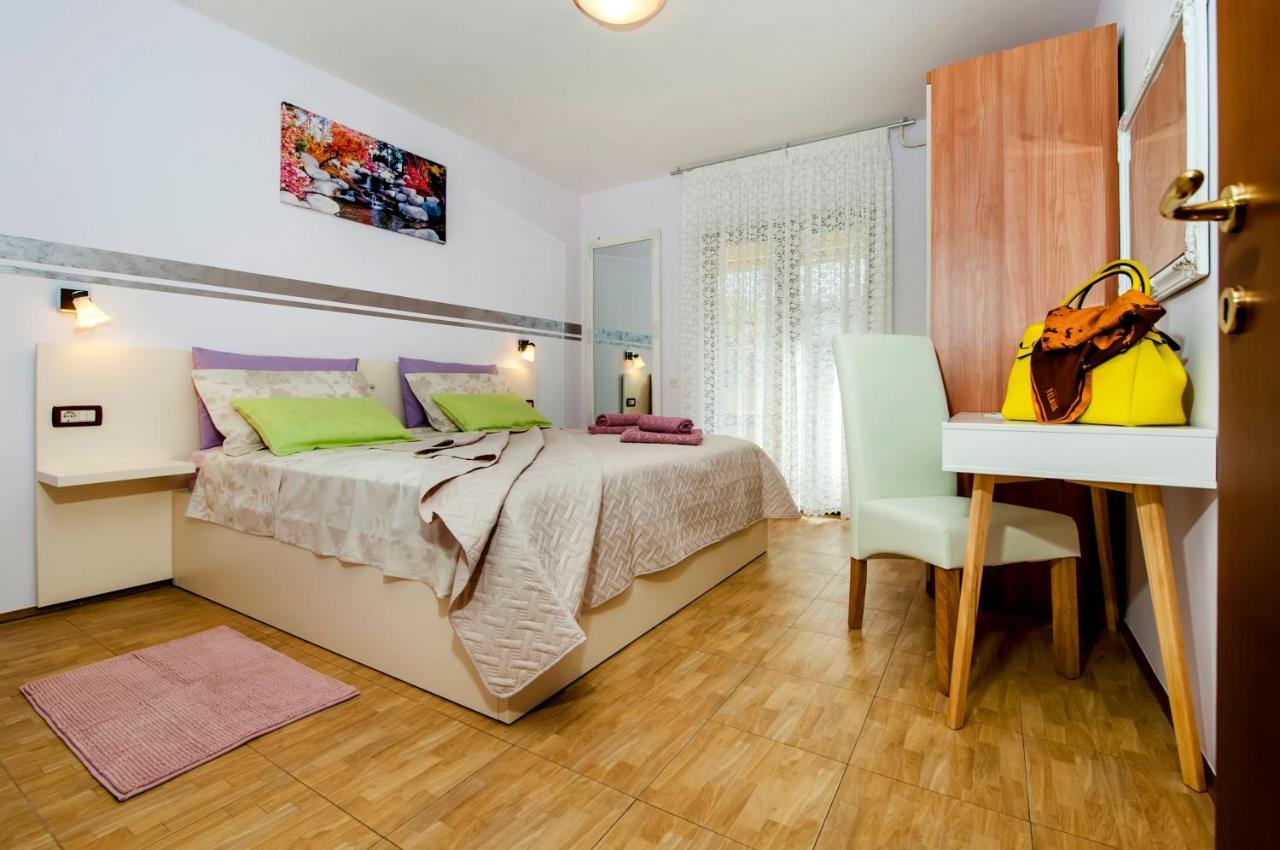Apartments And Rooms Villa Dea Adults Only โรวีน ห้อง รูปภาพ